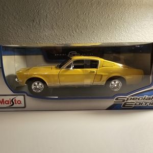 Maisto 1967 Ford Mustang GTA Fastback 1:18